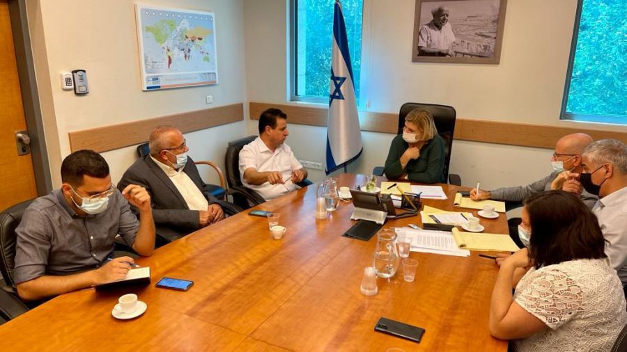 القائمة المشتركة: القانون يتيح بيع القنابس خارج الصيدليات ويشكل خطر على شبابنا 